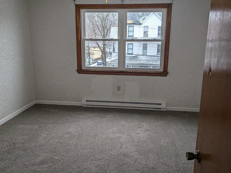 118 1/2 Broad St — Photo 11