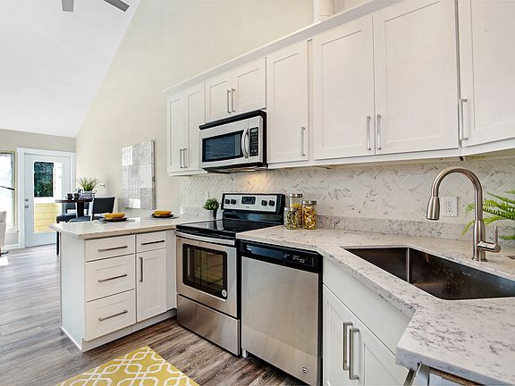 4th image of 11717 93rd Ave NE APT 10A