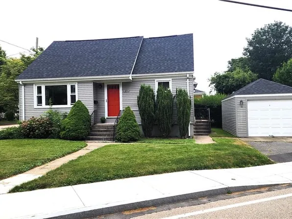 19 Hillside Ave, Newport, RI 02840