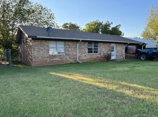 306 Texas St, Graham, TX 76450