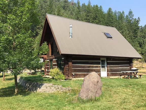 Enjoy large yard with shade trees, and big skies!