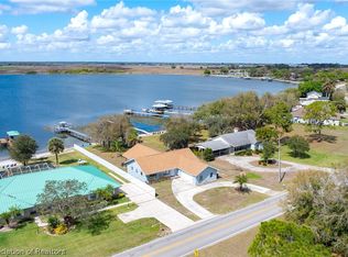 920 Lake Dr E, Lake Placid, FL 33852