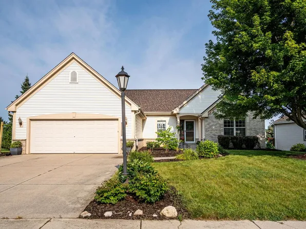 1922 Foxcroft LANE, Waukesha, WI 53189