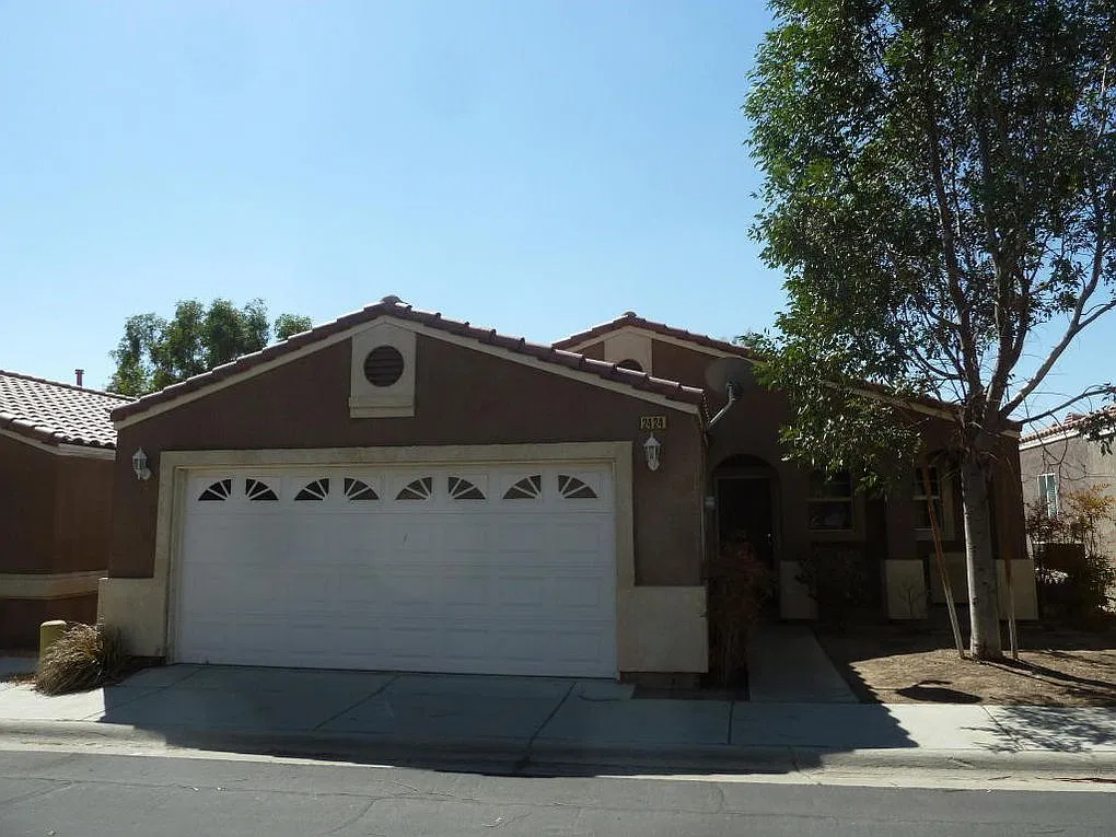 3 bed, 1345 sqft, $2,400 — Photo 1