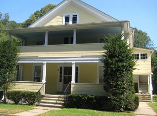 6 Pleasant St APT 4, Chester, CT 06412