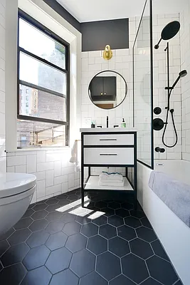 Rented by Domus Realty | media 9