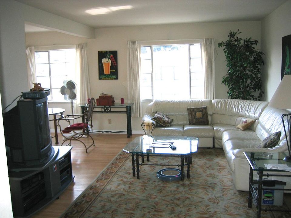 Living Room facing windows