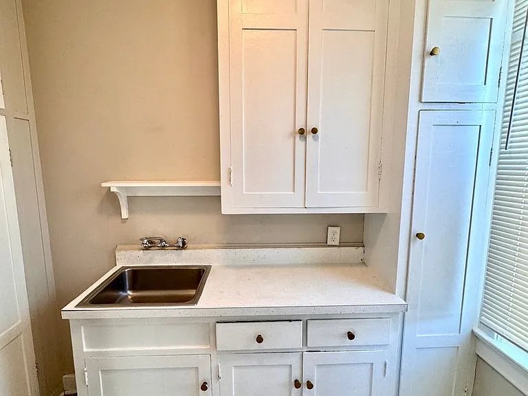 638 N Main St — Photo 9