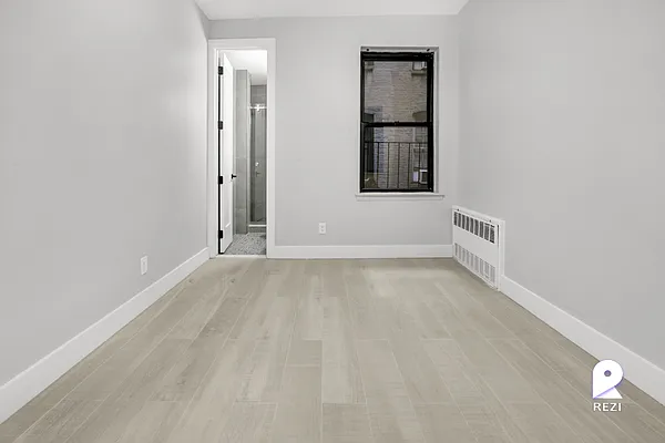 Rented by REZI | media 13