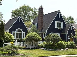 2731 Bamlet Rd, Royal Oak, MI 48073