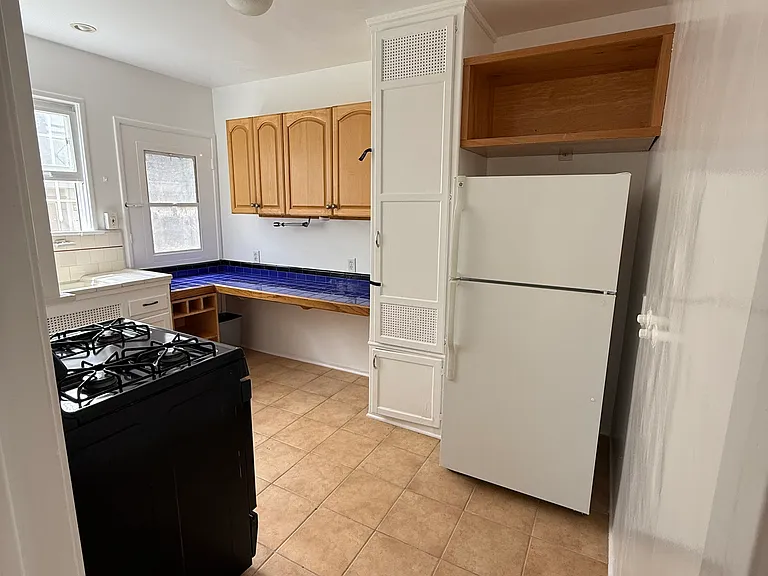 451 Kelton Avenue — Photo 6