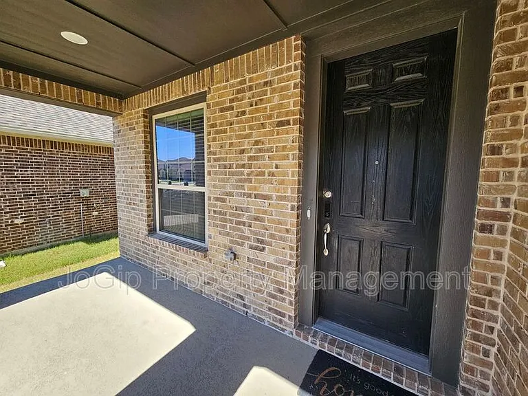 1740 Jamestown Dr — Photo 5