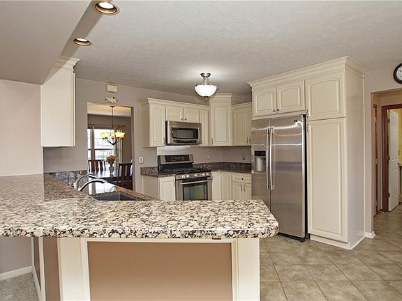 3rd image of 33450 Red Oak Ave