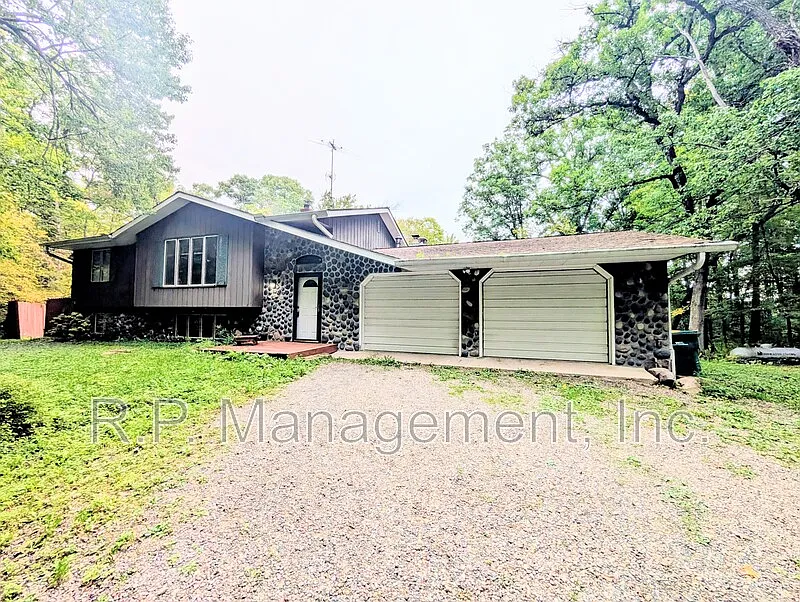 4 bed, 2.0 bath, 2280 sqft, $2,575 — Photo 2