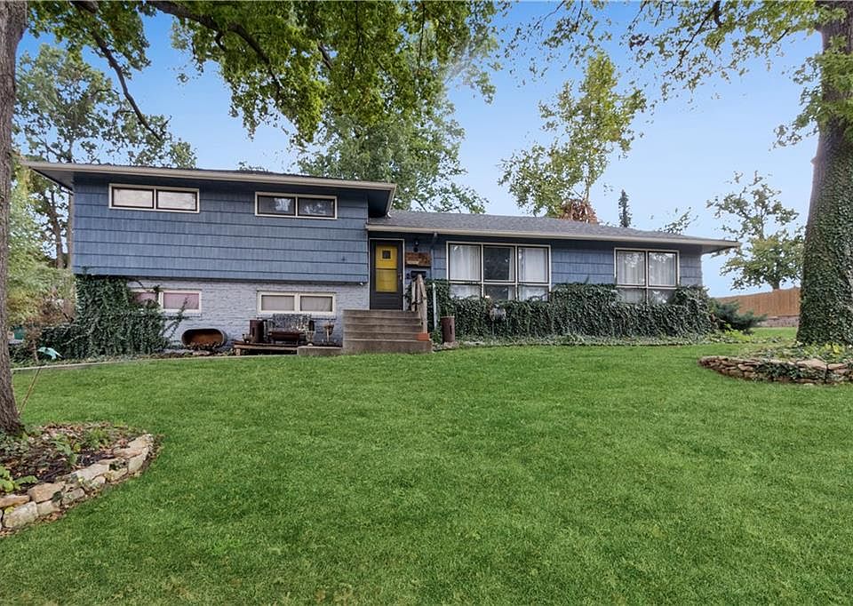 1st image of 8921 W 65th Dr