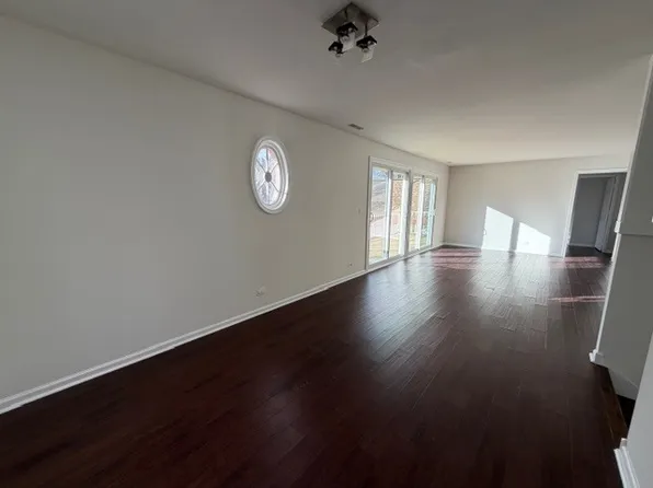 745 Regina Ct #745, Woodstock, IL 60098
