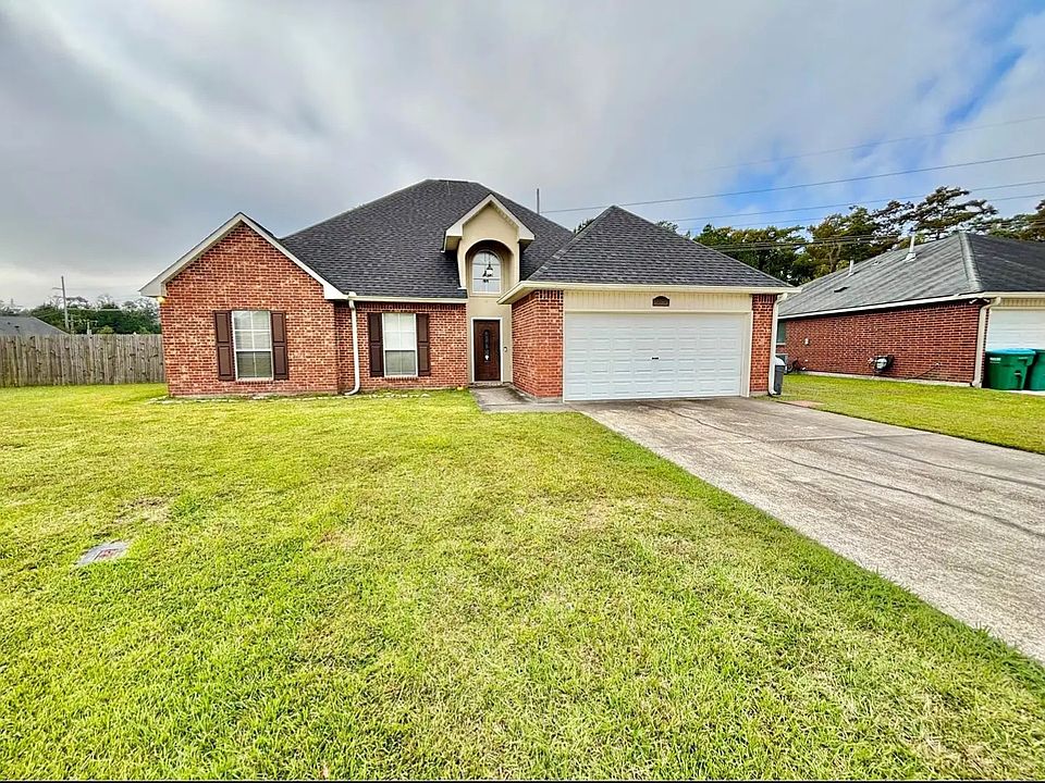 1st image of 23776 Sandlewood Ct