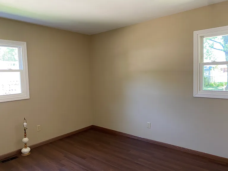 2119 Dominion Ave — Photo 2