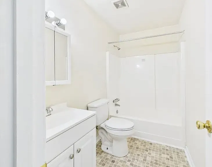 800 Arlington Rd — Photo 1