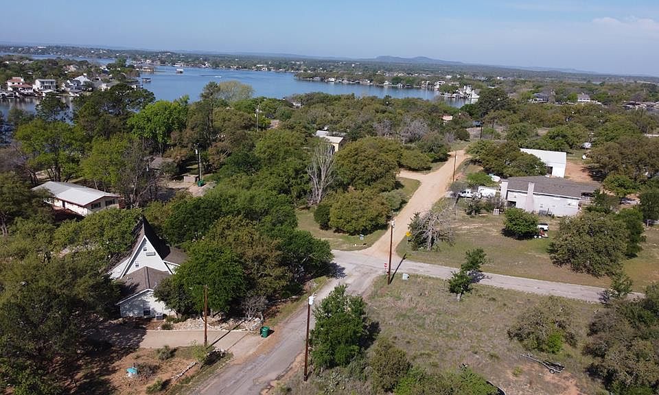 1st image of 1 W Castleberry Dr