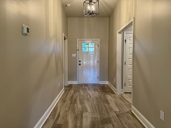 3rd image of 128 Gardencove Cir
