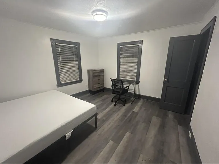 4 Chapel Pl — Photo 6