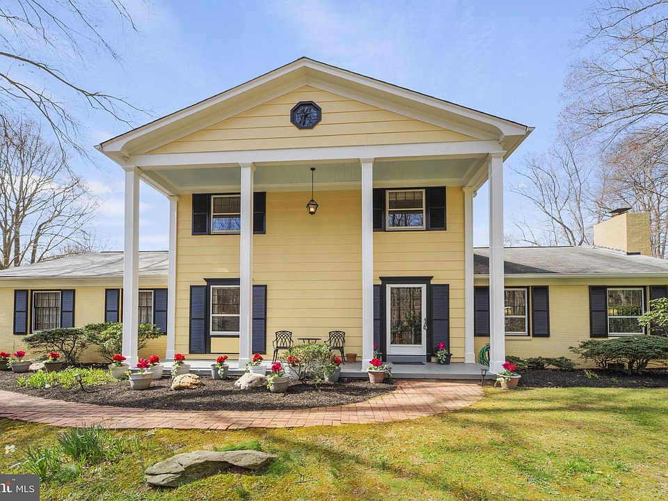 1st image of 11944 Lakewood Ln