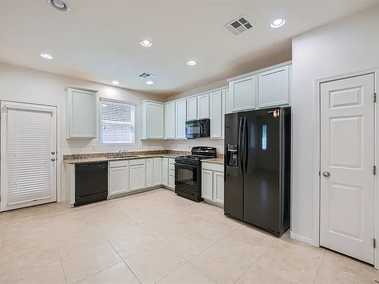 3811 Total Eclipse St — Photo 7