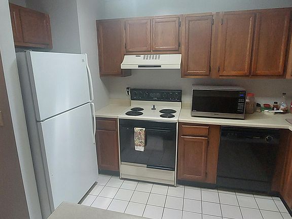 5th image of 33 Big Horn Ct #9