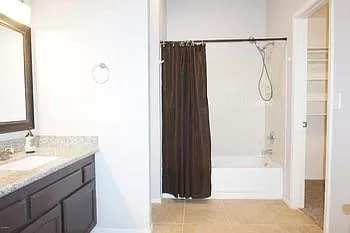 409 E Topeka Dr — Photo 17