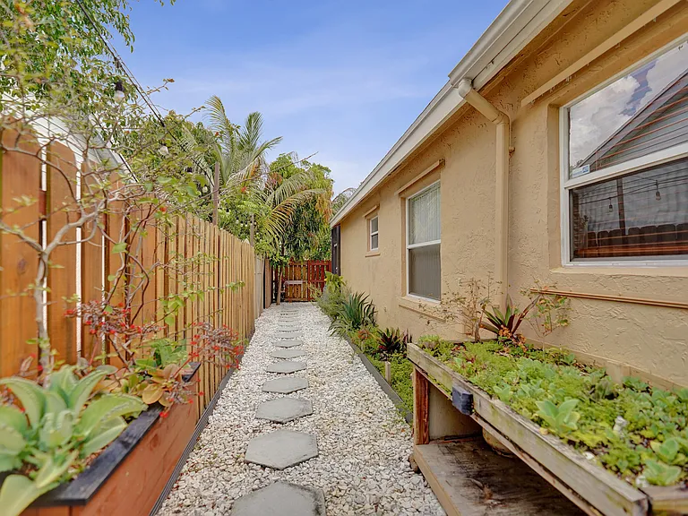 6817 Barnwell Dr — Photo 19