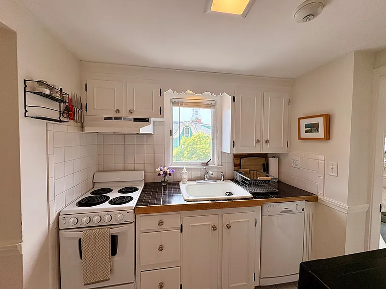77 Pleasant St #5 — Photo 5