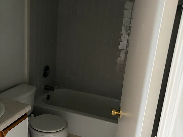 908 W Avenue B #2 — Photo 10