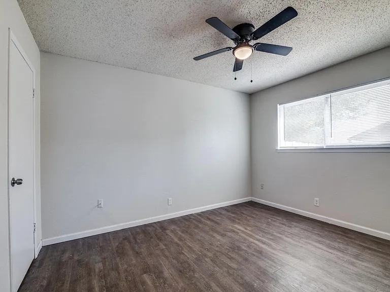 412 Craddock Ave — Photo 12
