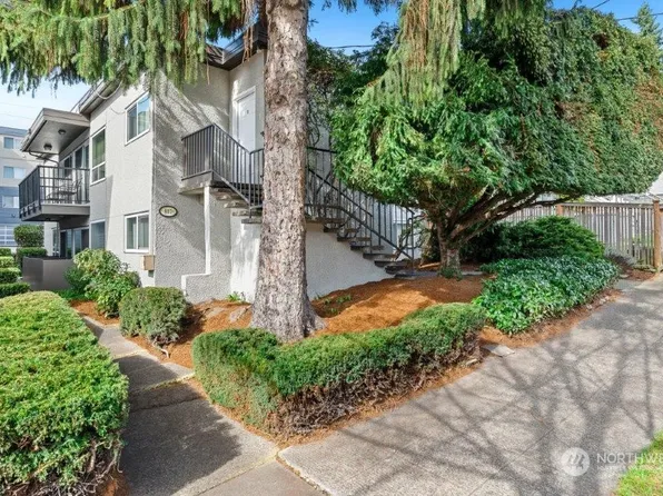 807 6th Avenue N, Seattle, WA 98109