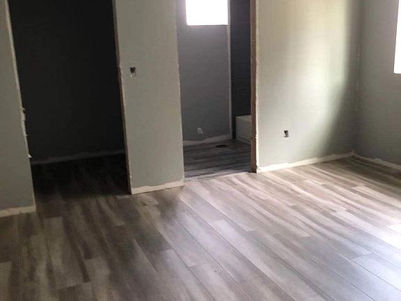 3rd image of 837 W 77th St