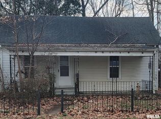 808 E 2nd St, Buckner, IL 62819