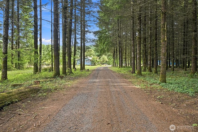 4th image of 726 Elk Creek Road