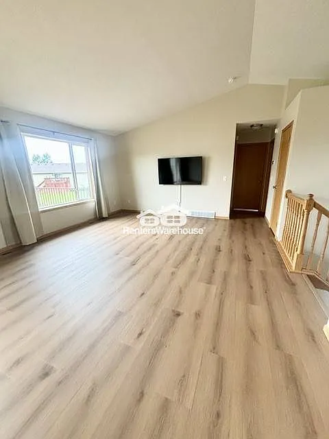 4 bed, 2.0 bath, 2068 sqft, $2,445 — Photo 3