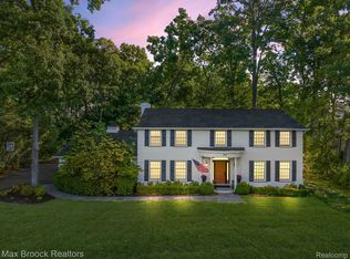 920 Sandhurst Rd, Bloomfield Hills, MI 48302