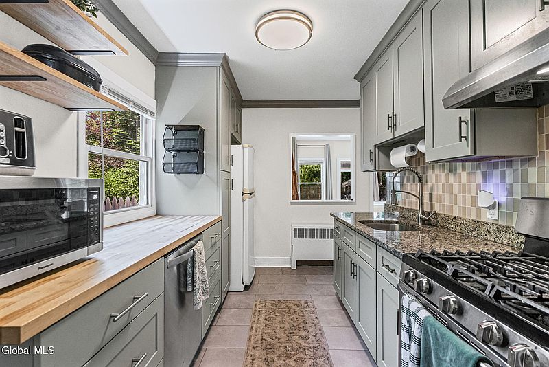 5th image of 24 Westlyn Court