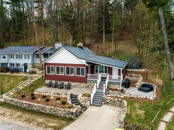 2408 Pinehurst Trl, Traverse City, MI 49696