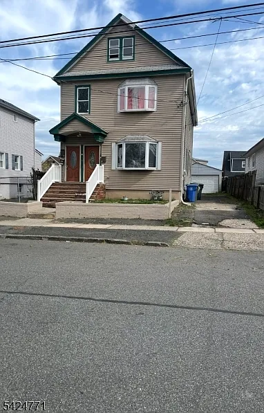 826 E Curtis St #2