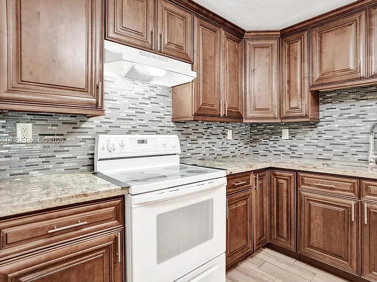 4114 NW 88th Ave #102 — Photo 5