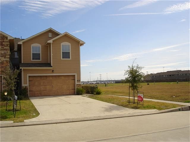 1st image of 11614 Champions Green Dr