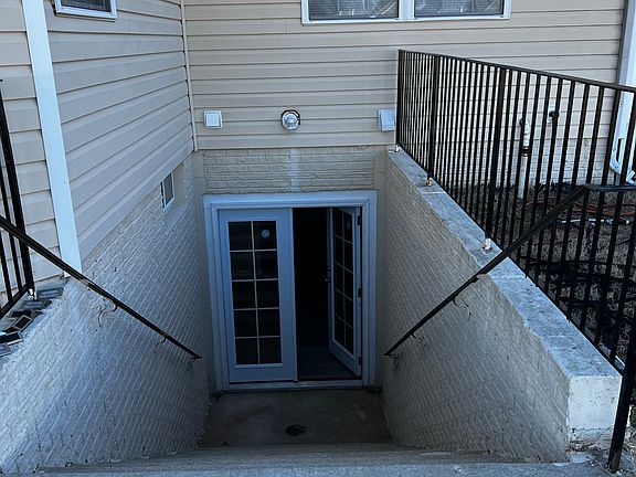 2nd image of 1025 Savanna Dr #1