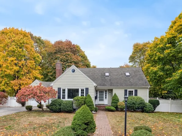 16 Meriam St, Wakefield, MA 01880