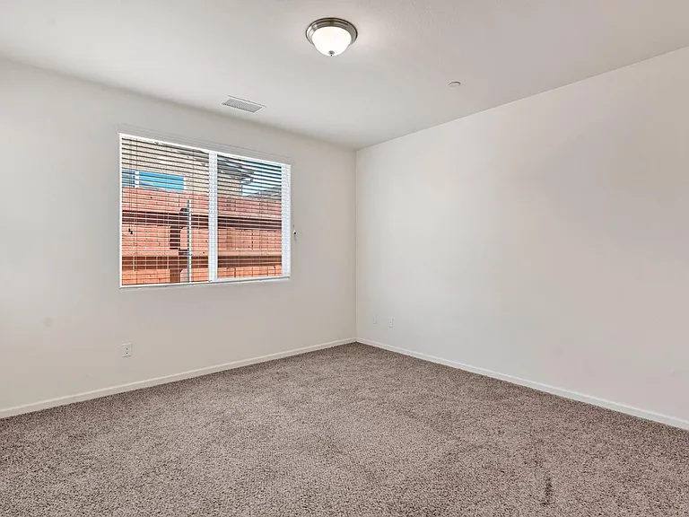 2153 Lombard Ln — Photo 15