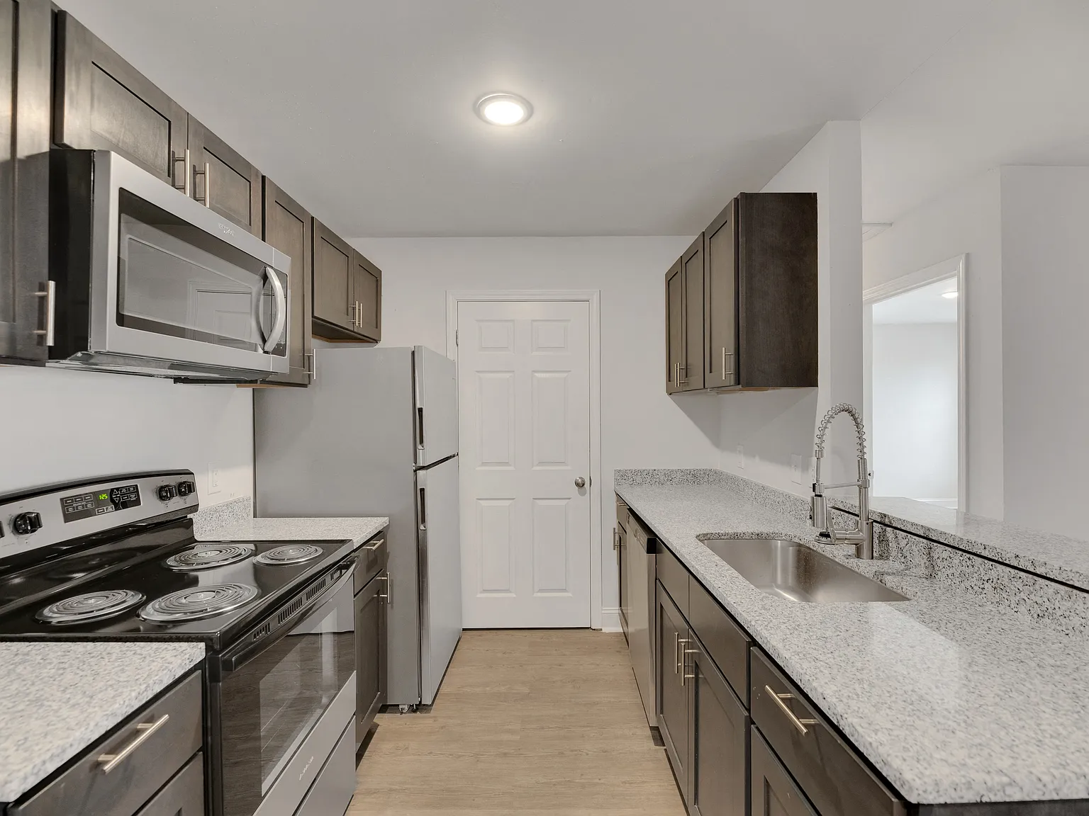 King George Apartments — Photo 1