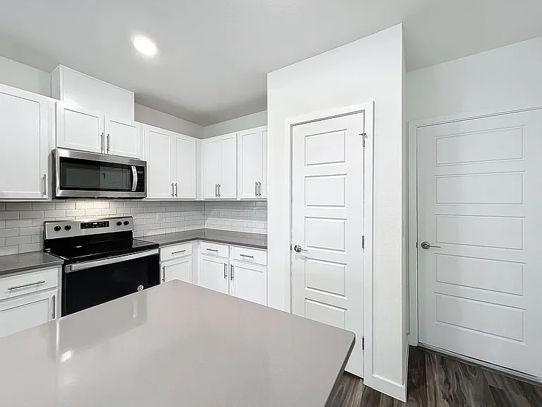 231 Dapper Ct — Photo 12
